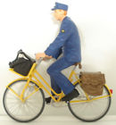 45069 Preiser Postman On Bicycle 4041032450698