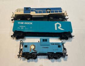 5013-02 Ahm Ho The Rock Diesel Locomotive Gp - 18 With Blinking Light And 2 Cars 5013-02 Ahm Ho The Rock Diesel Locomotive Gp - 18 With Blinking Light And 2 Cars