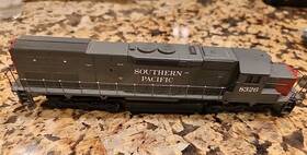 010087 Athearn Ho Southern Pacific Diesel Locomotive 8326 Bloody Nose