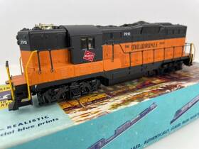 2910 Athearn 3159 Gp9 The Milwaukee Road #2910 Ho Diesel Locomotive