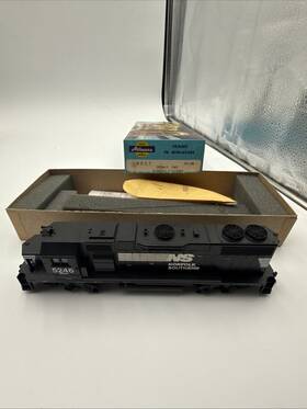 Gp38-2 Athearn 4657 Ho Scale Norfolk Southern Dummy Diesel Locomotive #5246