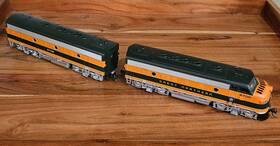 370b Athearn 797534080287 Ho Scale #8028 Great Northern F7a And F7b / 370a Diesel Locomotive
