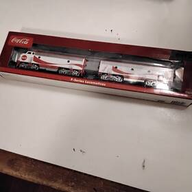 8292 Athearn 797534082908 #8292 Ho Scale Coca-cola F-series Locomotives A And B Units