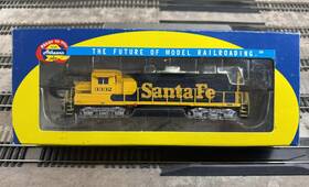 94201 Athearn Ho Scale Gp35 Santa Fe # 3332 Dcc Ready Functional Lights Run Good