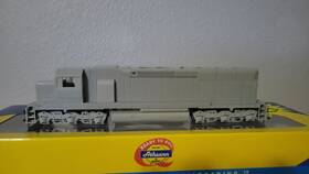 95402 Athearn Ho Scale Rtr Sd45 Undecorated Dcc Ready