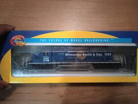 Sd40-2 Athearn 99057 Ho Scale Milwaukee Racine And Troy Diesel Locomotive #1934