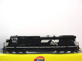 Ath77961 Athearn Rtr Ho Norfolk Southern Ns Dash 9-44cw #8909 B/w Hhead Damaged
