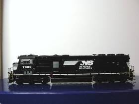 Athg65195 Athearn Genesis Ho Norfolk Southern Ns Sd60e #7000 Blk/wht Hh Damaged