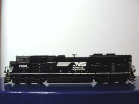 Athg68533 Athearn Genesis Ho Norfolk Southern Ns Sd70m-2 #2658 Blk/wht Damaged