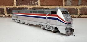 Athg82379 Athearn P40dc Amtrak Phase Iii #822 Locomotive With Dcc And Sound Ho Scale