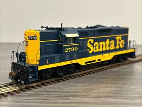 Athg64249 Athearn Genesis Ho Gp7 Locomotive Santa Fe #2790 With Dcc And Snd