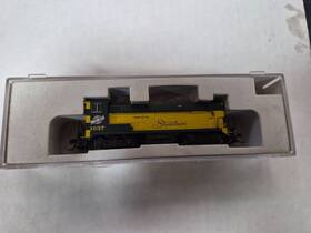 Atlas 40002575 N Scale Cnw Vo 1000 Dc Analog Road # 1037 Pre Owned Missing Lid