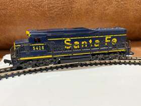 40003150 Atlas N Scale Santa Fe Locomotive