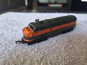 4093 Atlas N Scale Great Northern Diesel Locomotive #320a