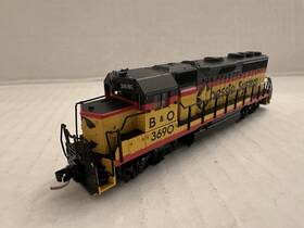 Gp-40 Atlas 48505 N Scale Chessie System Loco B And O #3690