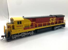 C30-7 Atlas 8629 Santa Fe Merger #8061 Ho Locomotive Item