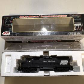 Gp-38 Atlas 8978 Ho Scale Penn Central Diesel Locomotive Dcc Decoder Equipped