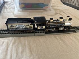 Bachmann 14-01529-001 Hawthorne Village Ford Motor Steam Locomotive And Model T Power Car