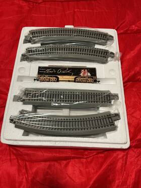 Bachmann 14-07861-002 Hawthorne Village Elvis Presley Dummy Unit And 15 Track In Box