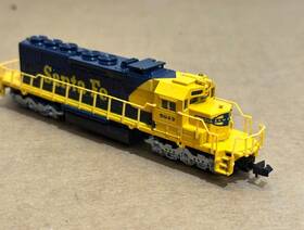 51-0670-02 Bachmann #5043 N Scale Santa Fe Sd40-2 Warbonnet Locomotive