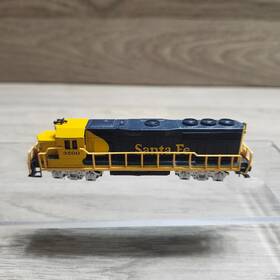 63563 Bachmann N Scale Diesel Locomotive Santa Fe 3500 Train