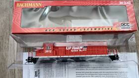 Bac-67201 Bachmann Canadian Pacific #5612 Dcc 67201 Ho Scale Emd Sd40-2 Cp Dual Flags