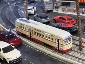 12660 Bowser Ho Scale Detroit Light/sound/dcc Streetcar #111 With Tsunami Sound 12660 Bowser Ho Scale Detroit Light/sound/dcc Streetcar #111 With Tsunami Sound