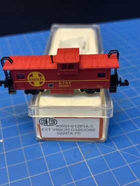 999827 Con-cor 032573356314 Model Railroad Atsf Santa Fe Red Ext Vision Caboose N Scale