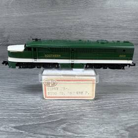 6901 Con-cor N Scale Dummy Locomotive Southern Lighted Train Engine Non-powered