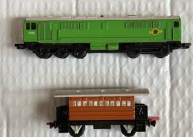 Ertl 19630 Thomas And Friends Diesel Locomotive D5702 Ho Gauge With Passenger Car