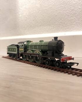 R150 Hornby Lner Green B12 Steam Locomotive With Tender Oo Gauge Working Light