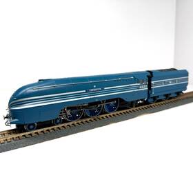 R2206 Hornby Oo Scale Lms 4-6-2 Coronation Class 6220 Steam Locomotive