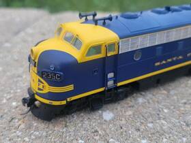 49017s-04 Intermountain Ho Scale Emd F7a Dcc / Sound Santa Fe #235c Blue Cigar Band Engine