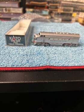 176-1311 Kato N Scale Emd F3a Cb&q Burlington Locomotive