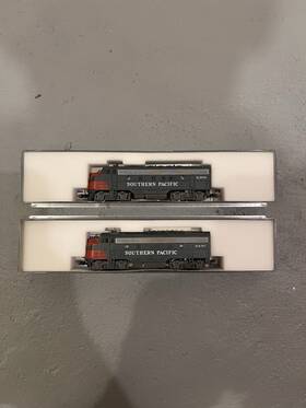 176-214 Kato N Scale Southern Pacific F7a Powered Pair Diesel Locomotives Untested