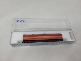 176-4112 Kato N Scale Southern Pacific Pb-1 Diesel Locomotive #5924 176-4112 Kato N Scale Southern Pacific Pb-1 Diesel Locomotive #5924