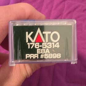 Kato 176-5314 N Scale Emd E8a Pennsylvania Railroad Prr #5898 Diesel Locomotive