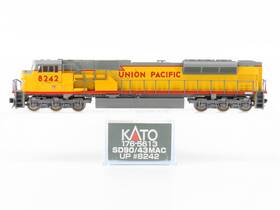 176-5613 Kato N Scale Up Union Pacific Sd90/43mac Diesel #8242 - Dcc Ready