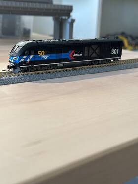 176-6050 Kato N-scale Alc-42 Charger Amtrak Day One #301 Diesel Locomotive -