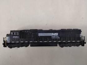 176-7605 Kato Emd Sd70m Locomotive With Flat Radiator - Norfolk Southern #2583 #176-7605