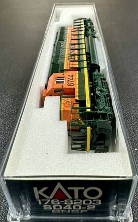 176-8203 Kato N Scale Emd Sd40-2 Bnsf #6744 Dcc