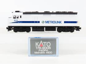 176-9005 Kato N Scale Metrolink Emd F40ph Diesel Locomotive #800 - Dcc Ready