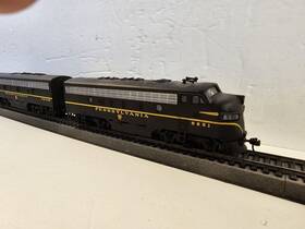 31216 Kato Penn Central Emd F7a And F&b Ho Scale Locomotive Both Powered Dc