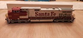 C44-9w Kato 949727003986 Ho Scale Ge Dash 9 Santa Fe #653 Dcc Installed