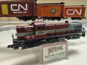 42015 Kato Atlas N Scale Lot Canadian Pacific Rs-3 Locomotive #8441 With 3 Cn Cars T5