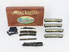 Life-like 077071087827 Ho Scale Royal Castle British Railways Steam Set With Passenger Cars