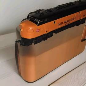 08695 Life-like Ho Scale F-7 Milwaukee Road 111c Locomotive