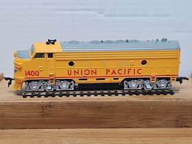 23189 Life-like F7p Diesel Union Pacific # 1400 - Runs Well Ho Scale