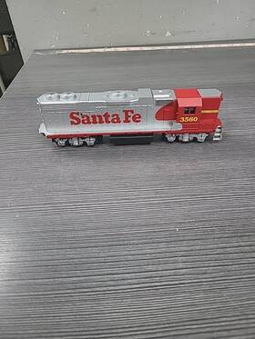 27797 Life-like Ho Scale Santa Fe Gp 38 Diesel #3560 Silver And Red Untested