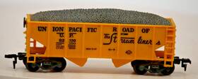 32100 Life-like Ho Scale Yellow Union Pacific Hopper Car With Coal Streamliners